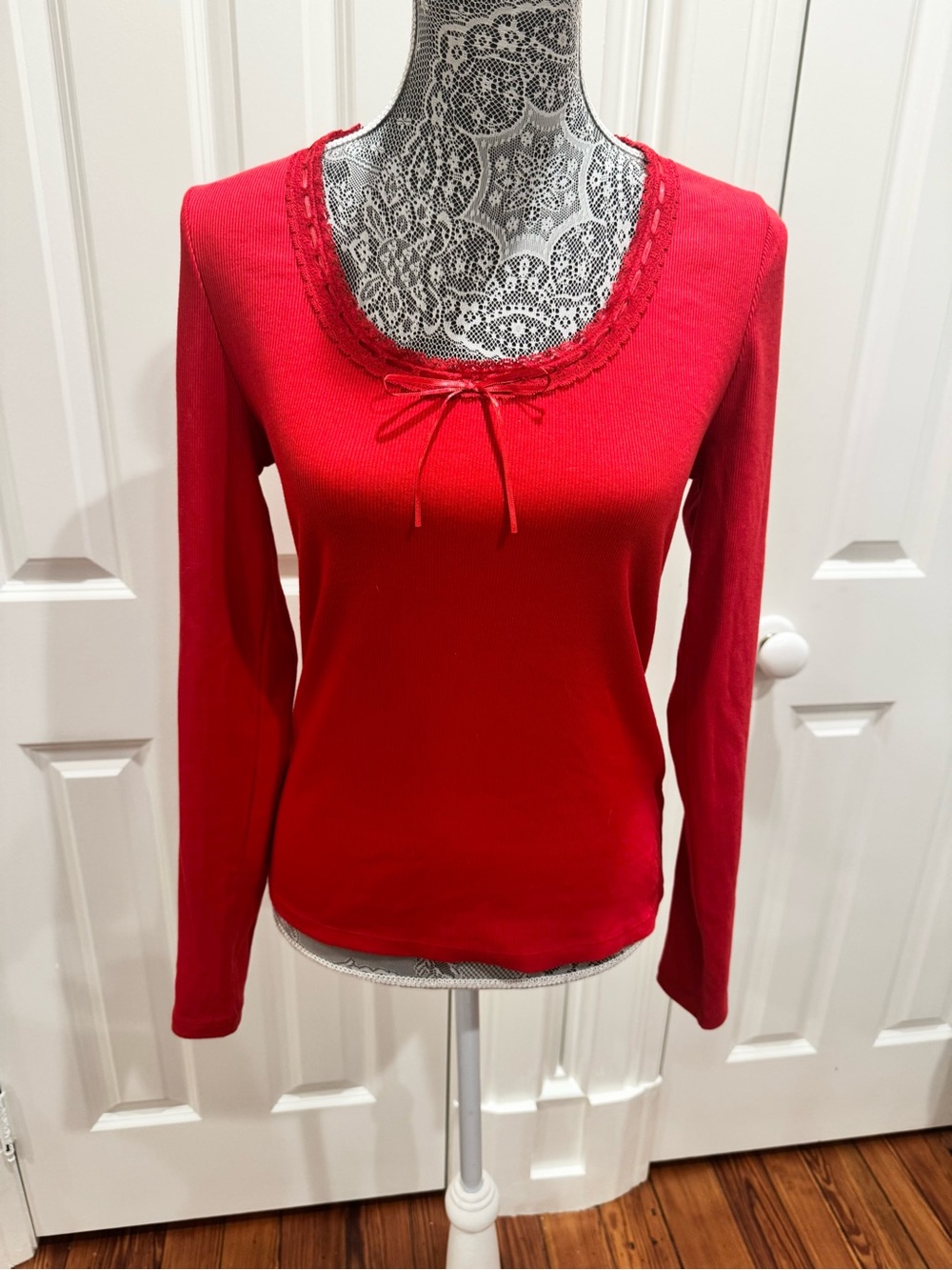 NEW Old Navy Red Long-Sleeve Scoop Neck Top with Lace Trim and Bow Sz. M Holiday